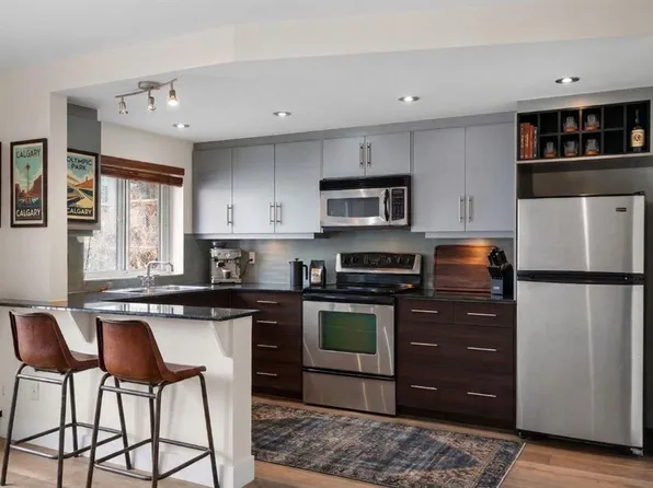 812 E 15th Ave SW #402, Calgary, AB T2R 0S1