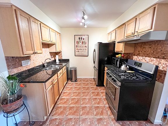 4th image of 8806 Briar Ct APT 2C