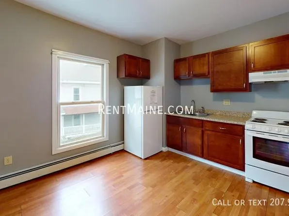 380 Hammond St APT 3, Bangor, ME 04401