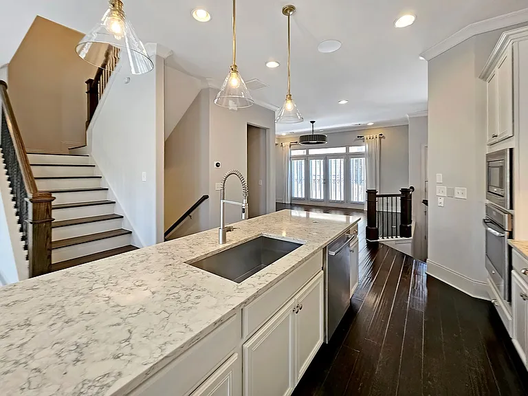 2142 Coventry Dr — Photo 15