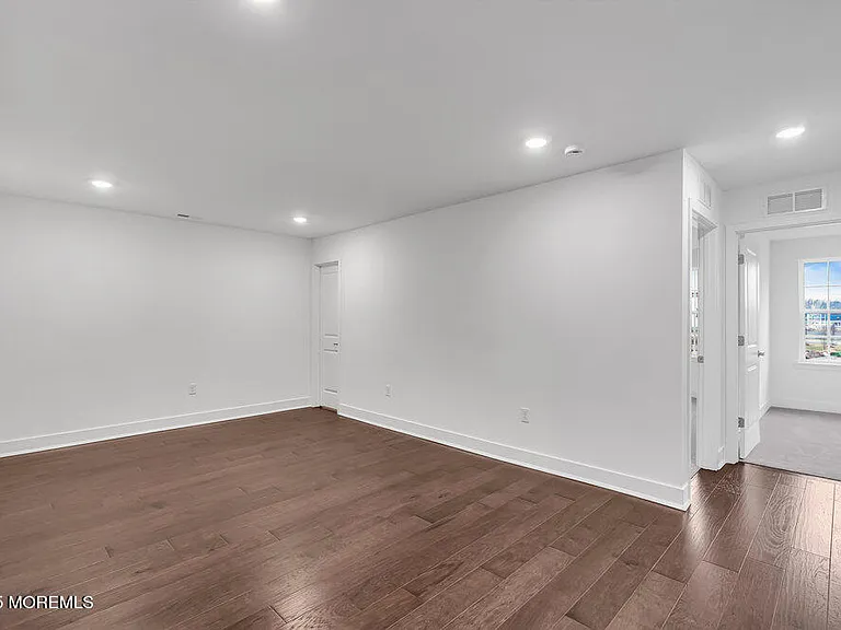 122 Woolley Ct — Photo 24
