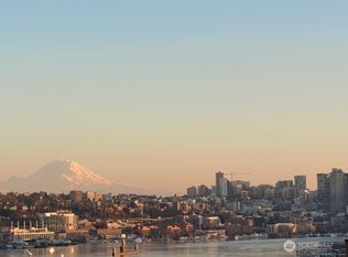 Cobrizo, Seattle, WA 98104