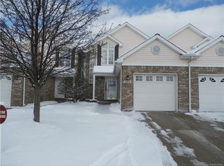 822 Natures Cove Ct #1, Wixom, MI 48393