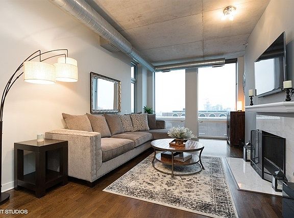 2nd image of 720 N Larrabee St APT 812