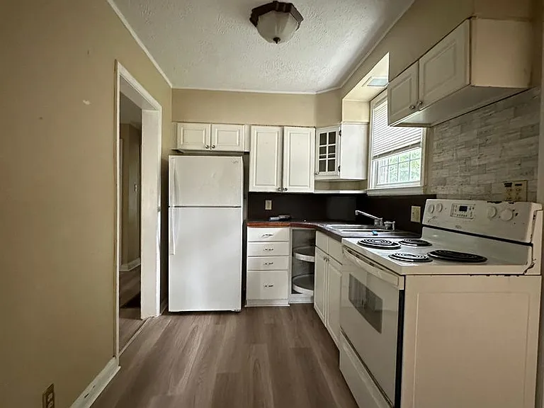 1712 W Bethel Ave — Photo 4