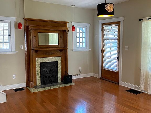 3rd image of 3656 Saybrook Ave