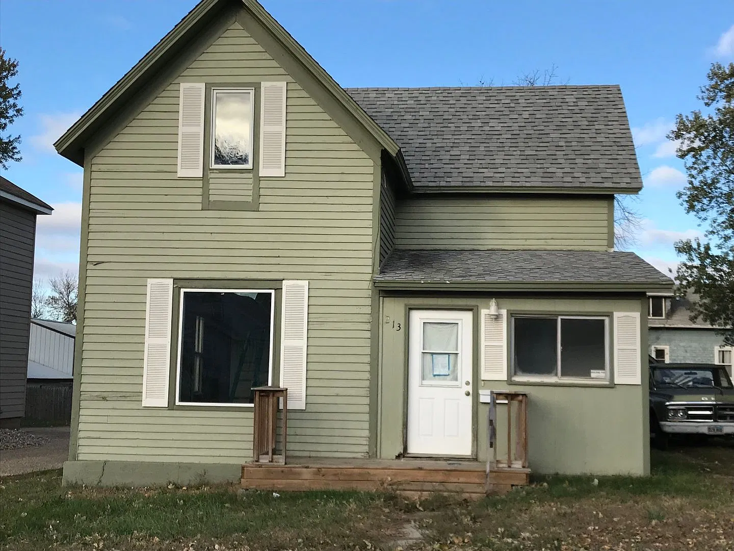 4 bed 2 bath House — Photo 1
