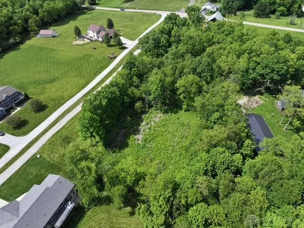 937 Willow Rd, Springfield, OH 45502