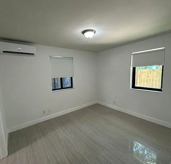 916 NE 15th Ave #3 — Photo 9
