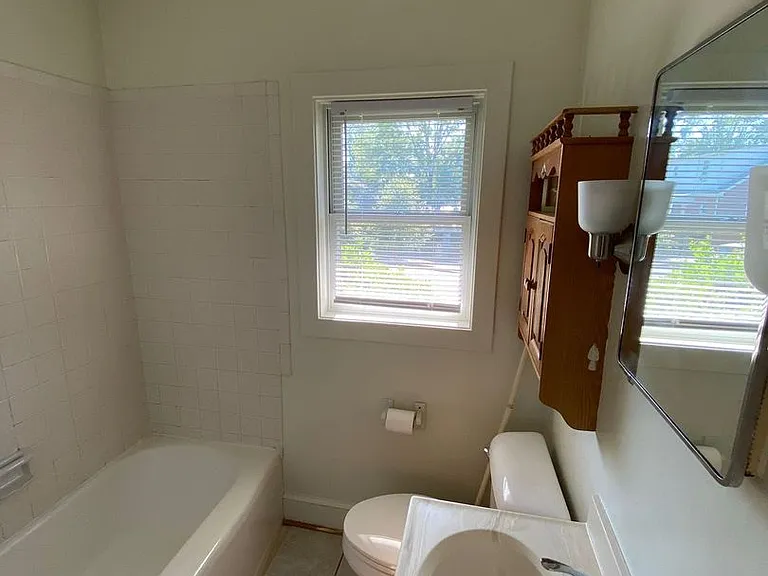 804 Saint James Cir — Photo 15