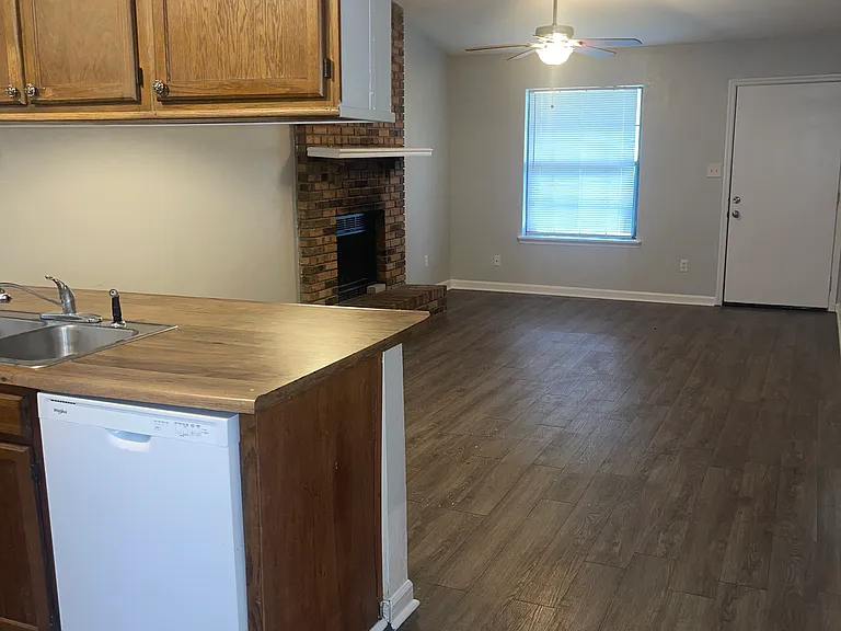 1320 Burgess Dr #1320 — Photo 6