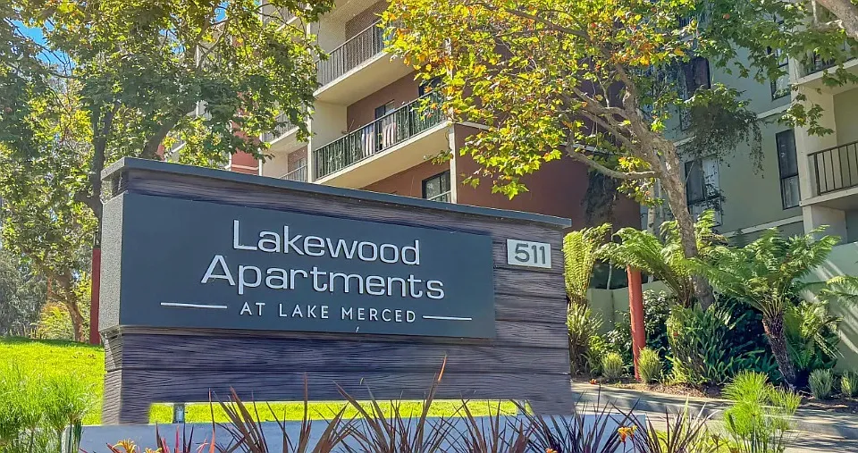 Lakewood Apartments At Lake Merced