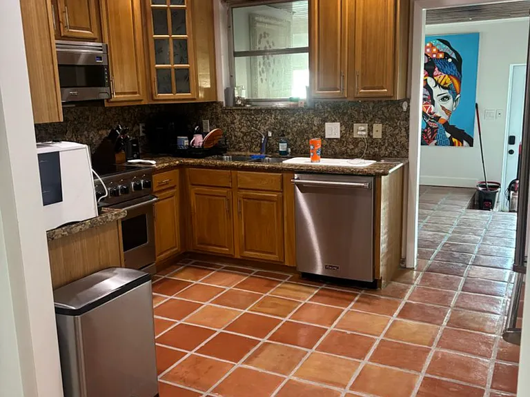Staples Ave — Photo 13