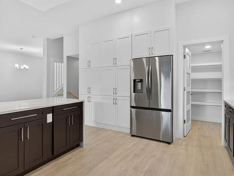 207 Athens St — Photo 29
