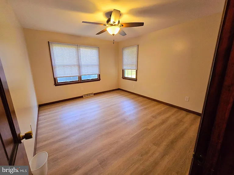 135 Hancock Ln — Photo 13