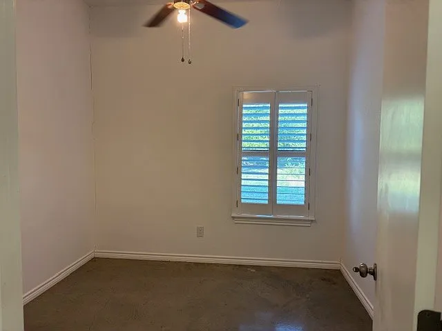 17307 Old TX 81 - D — Photo 4