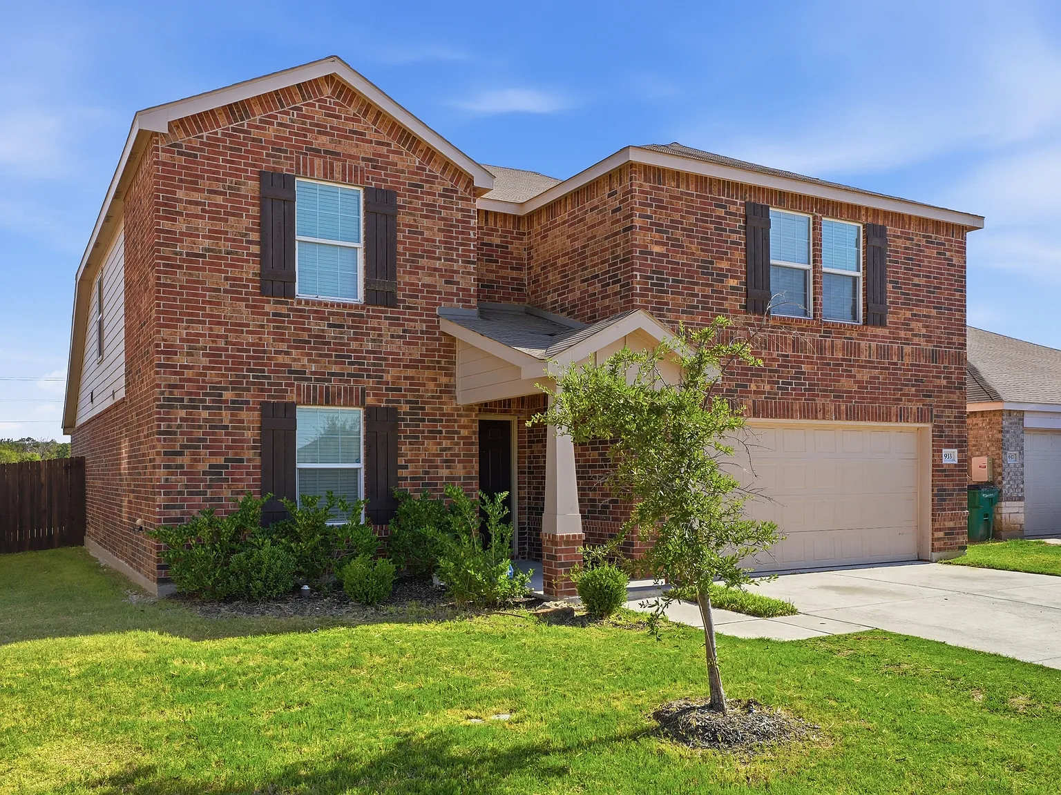 5 bed, 2.5 bath, 2766 sqft, $3,300 — Photo 3