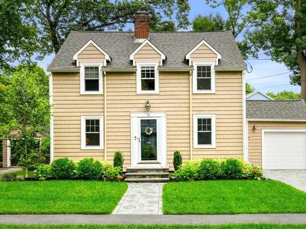 11 Arlington Rd, Melrose, MA 02176