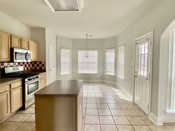 4th image of 13827 Daehne Dr