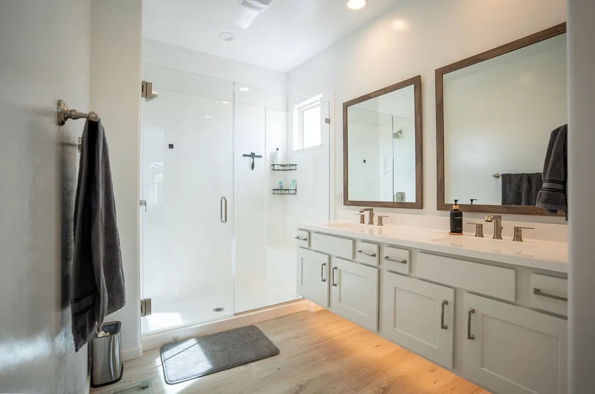 3529 E Rollins St — Photo 4