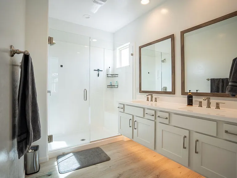 3529 E Rollins St — Photo 4