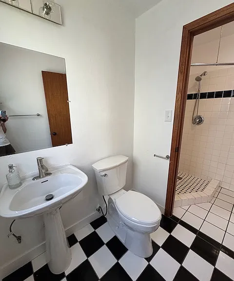 406 N Clementine St — Photo 15