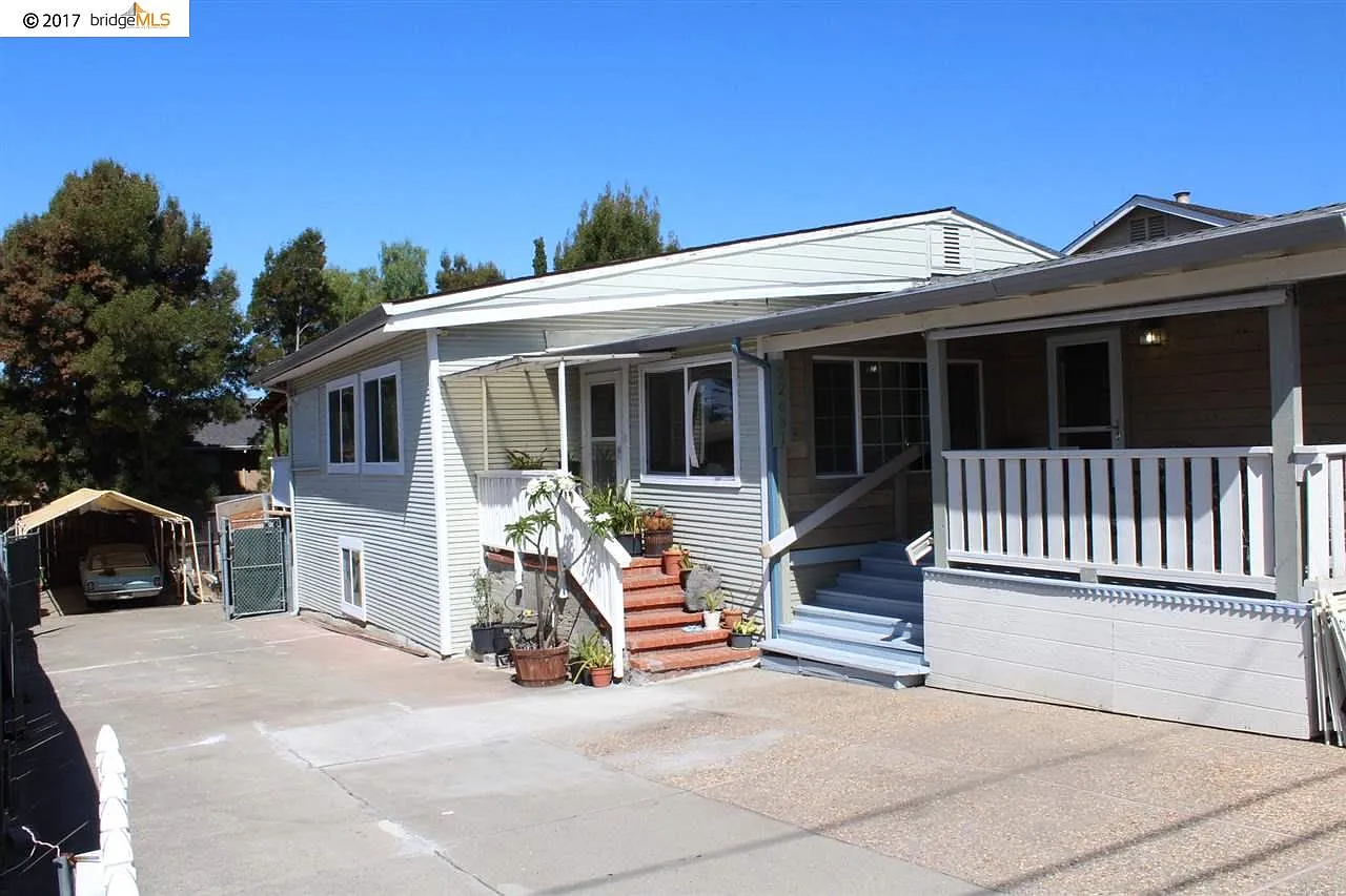 22631 Woodroe Ave photo 1