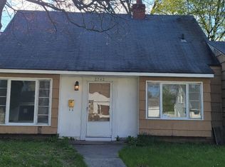 2742 Golfside Ln, Flint, MI 48504