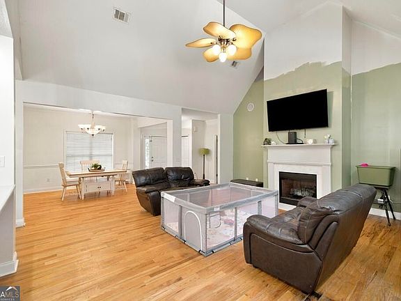 4th image of 207 Crestview Trce