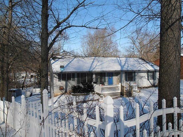 1st image of 560 Woodswalk Dr