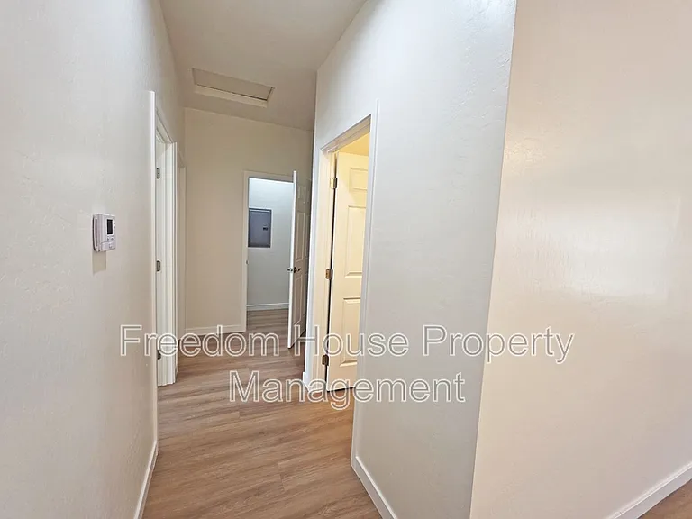 1701 Sycamore Ave #A — Photo 15