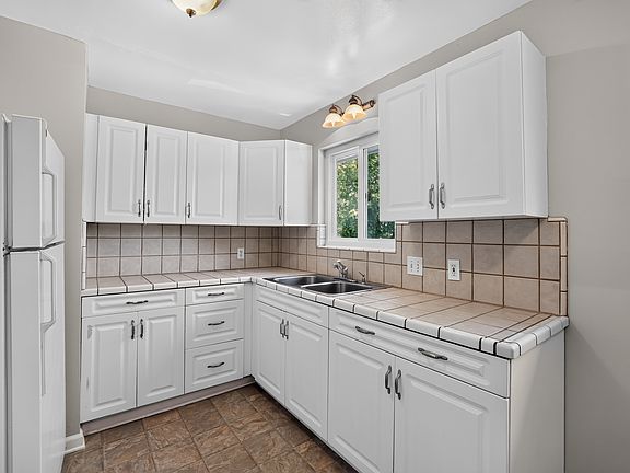 2nd image of 2208 25th St #4
