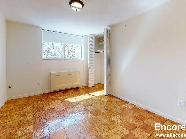 17 Monmouth Ct #D — Photo 8