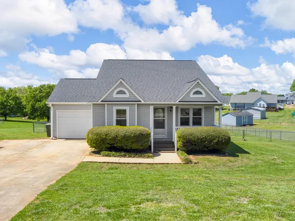 215 Upland View Dr, Boiling Springs, SC 29316