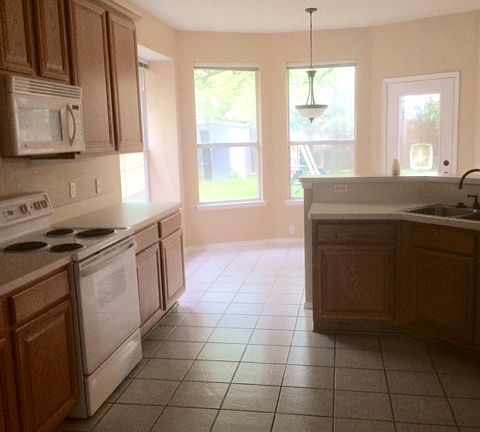 3rd image of 2520 Crestwood Dr