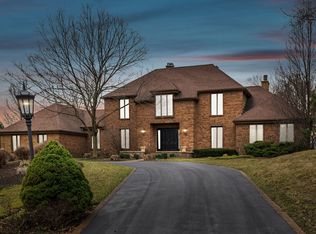 2228 Harrow Gate Dr, Inverness, IL 60010