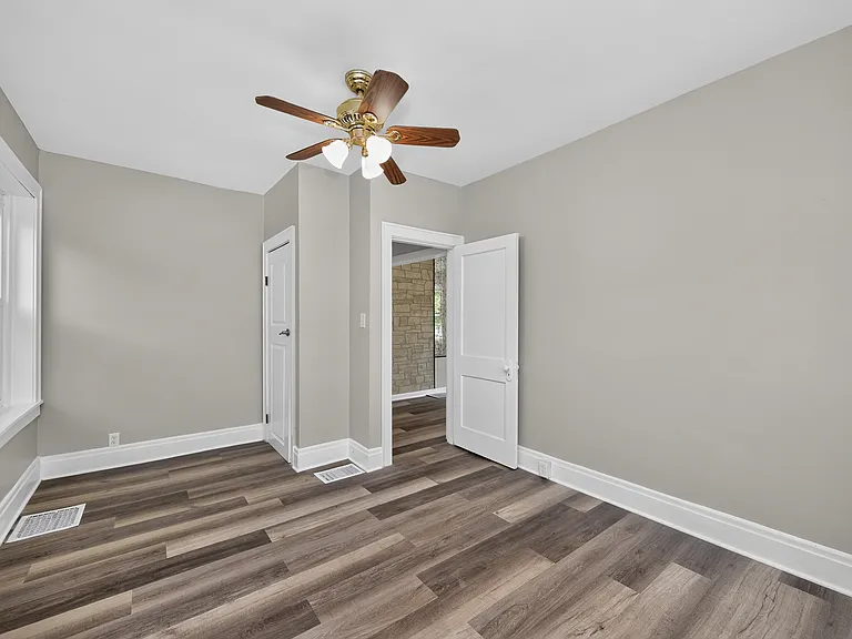 904 Locust Corner Rd — Photo 20