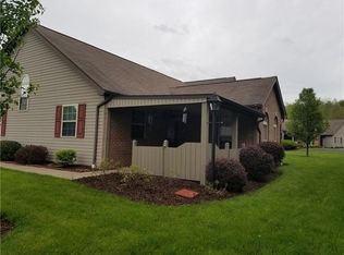 135 Barrington Dr, Oakdale, PA 15071
