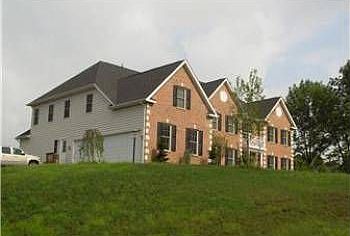 2nd image of 200 Pine Ln