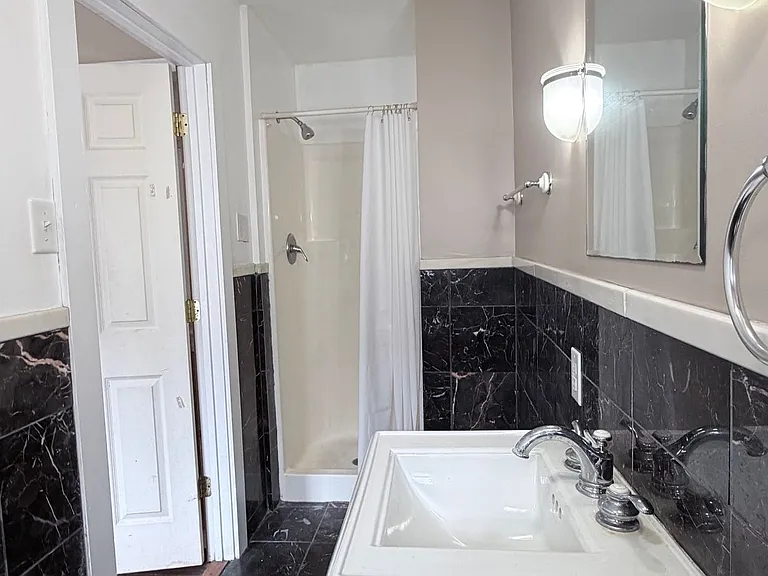 1422 S Lincoln St — Photo 4
