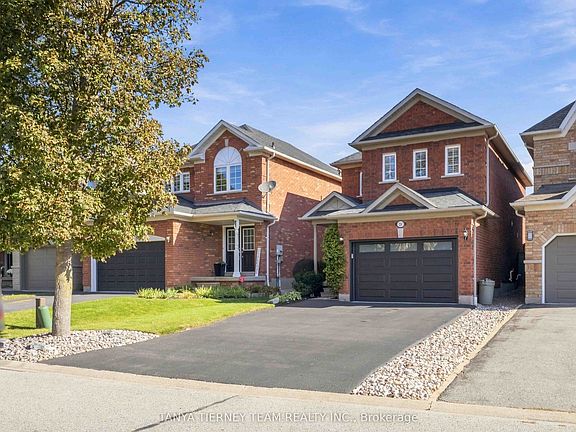 3rd image of 28 Castle Green Dr