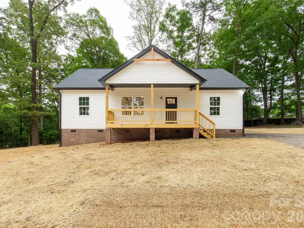 172 Spring Meadow Dr, Clover, SC 29710