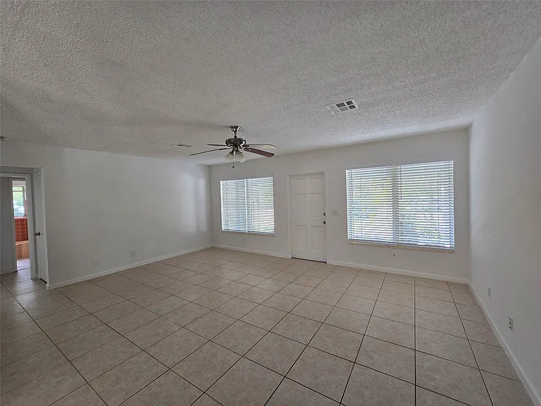 1524 NE 5th Ave — Photo 11