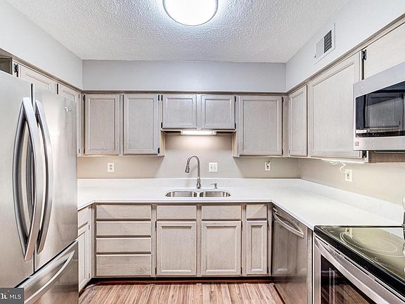 3rd image of 3109 Patrick Henry Dr APT 626