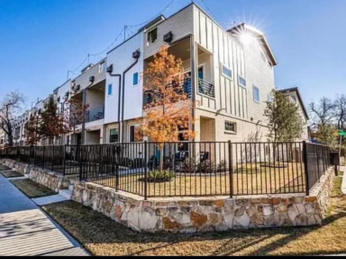 2 bed, 2.5 bath, 1488 sqft, $3,100 — Photo 2