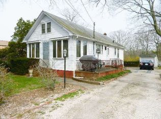 905 Old Nichols Rd, Hauppauge, NY 11749