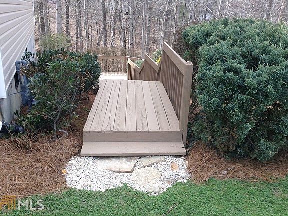 Room for a garden, play area or fenced in area.