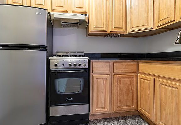 2nd image of 201 Sullivan St #2