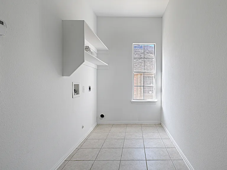 1404 Carriage Ln — Photo 11