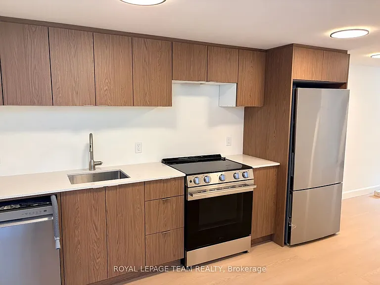 243 Bradford St #1A — Photo 4